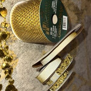 Gold Homecoming Mum supplies